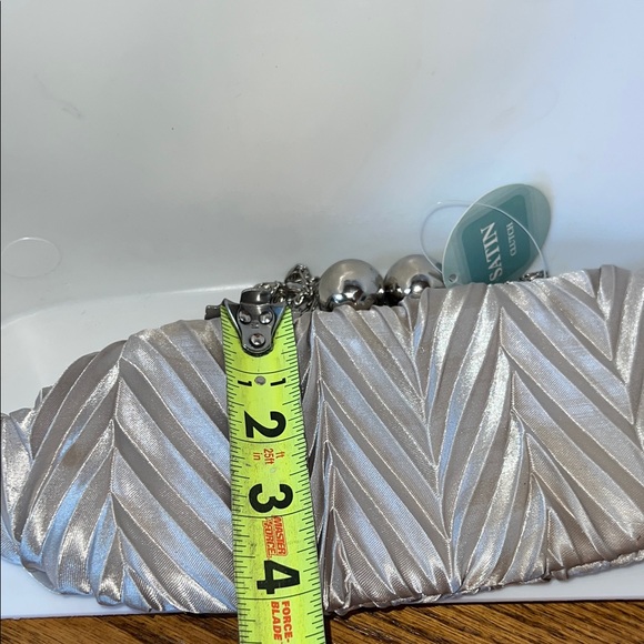 Vintage stock Elegant Satin Clutch in silver 2001 - Picture 5 of 5